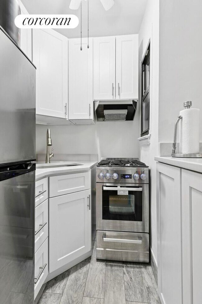 Building Photo - 343 E 51st St
