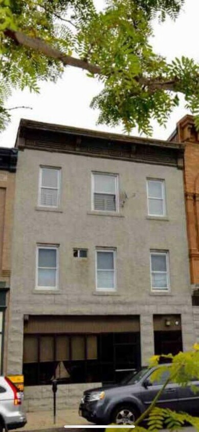 Primary Photo - 25 W 8th St