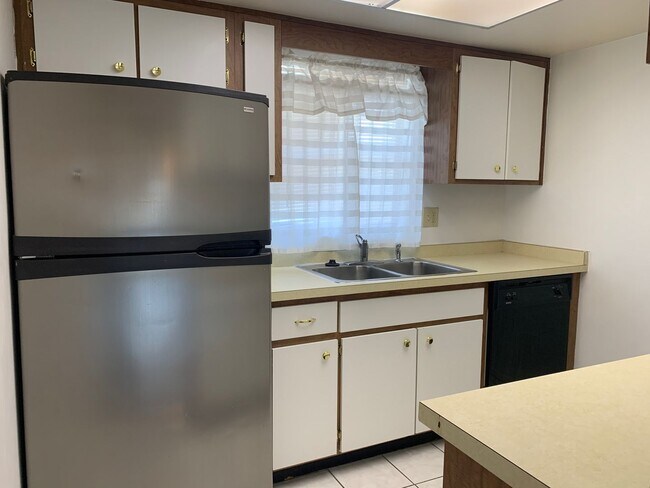Building Photo - Nice 2/2 Condo in Great Location in St. Cloud
