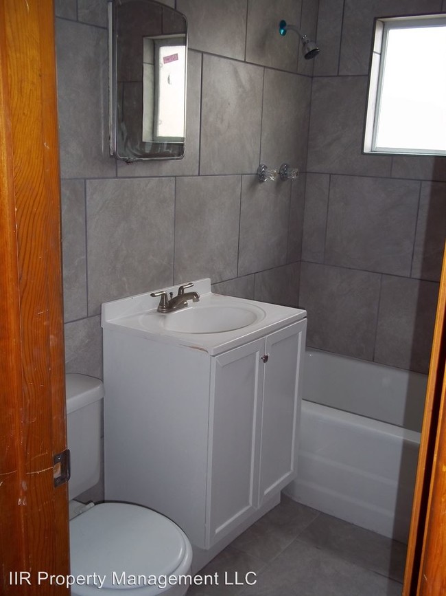 Building Photo - 3 br, 2 bath House - 404 S. Hemlock Ave