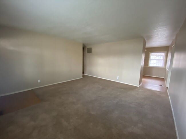 Foto del edificio - 6117 Landsdowne Dr