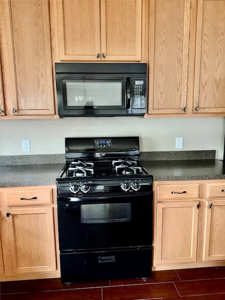 Foto del edificio - 16010 Limestone Lake Dr