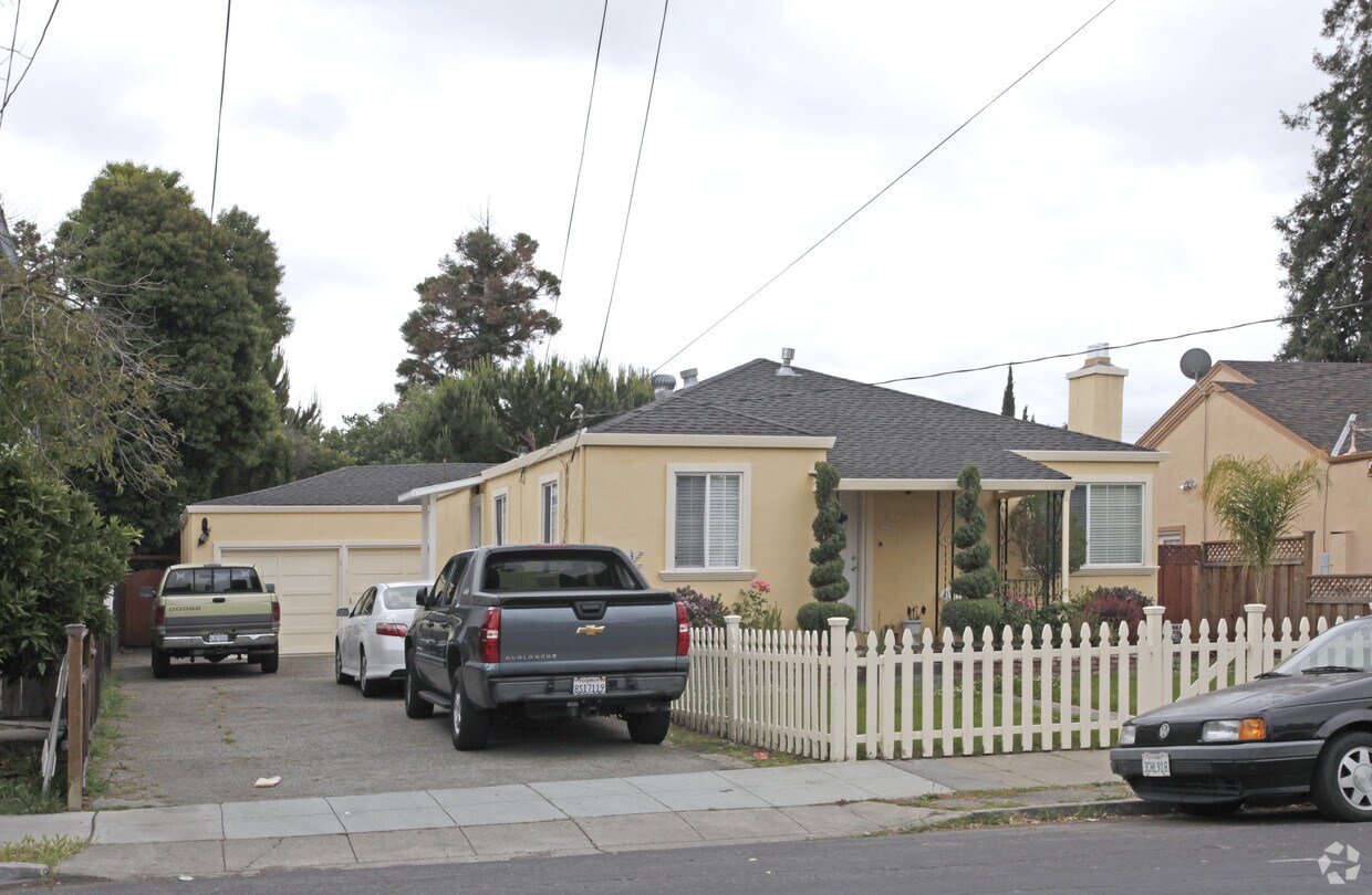 Primary Photo - 333-335 Redwood Ave