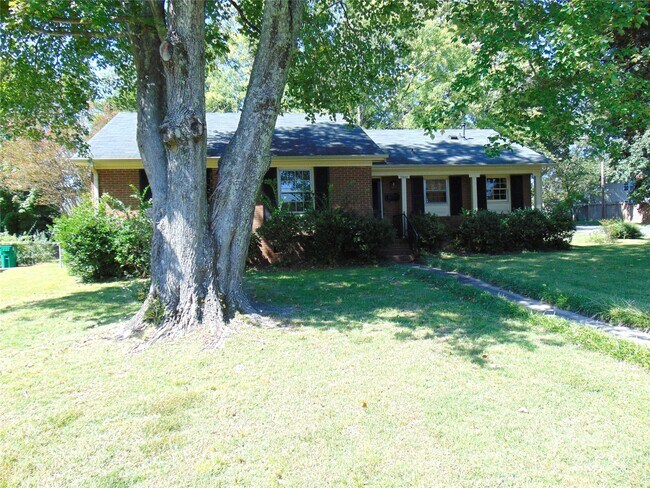 Building Photo - 7500 Thorncliff Dr
