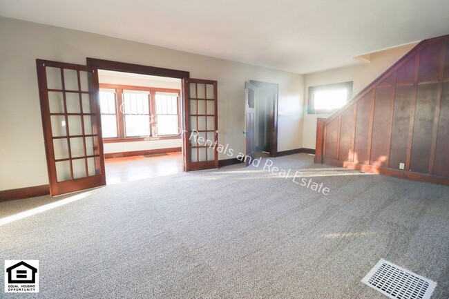 Foto del edificio - 3 bedroom home now available