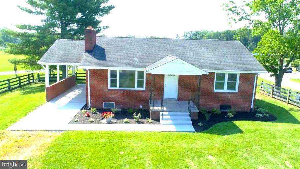 Primary Photo - 43129 Lucketts Rd