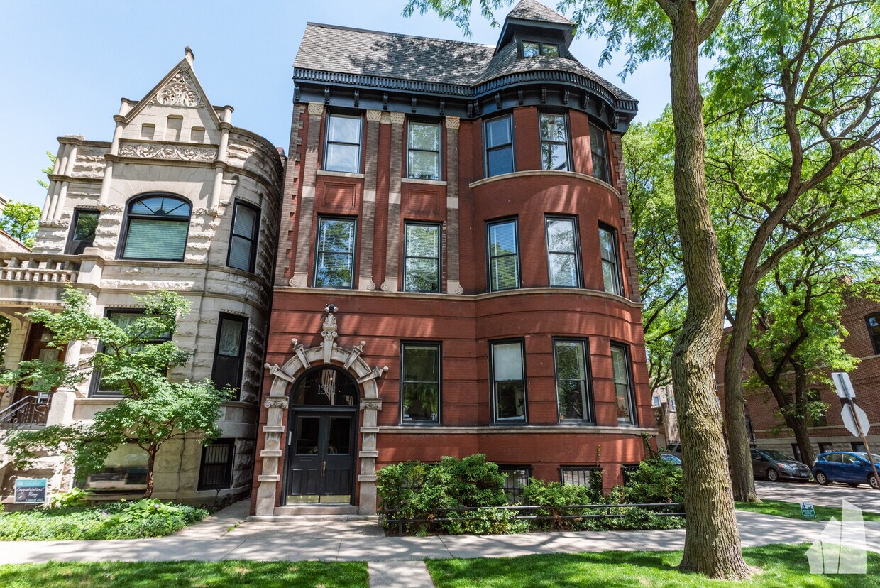 Primary Photo - 1301 N Hoyne Ave
