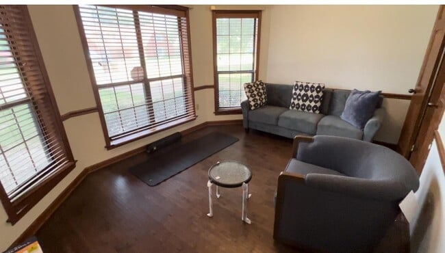 Building Photo - 3988 Fern Valley Dr