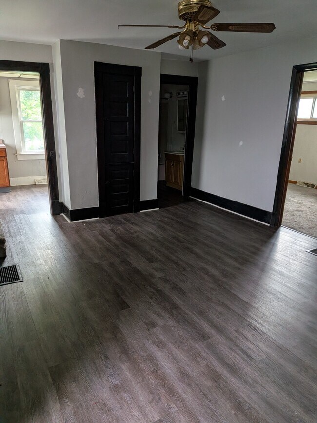 Building Photo - 3 Bedroom home on a double lot in Avella