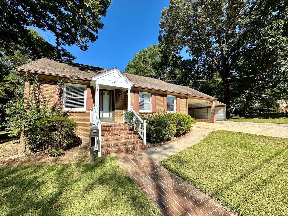 Primary Photo - 4 Bedroom 2 Bathroom Home Located in South...