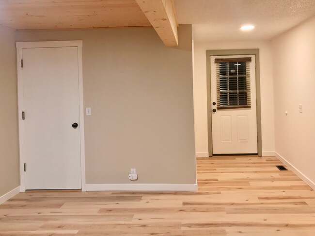 Building Photo - M620