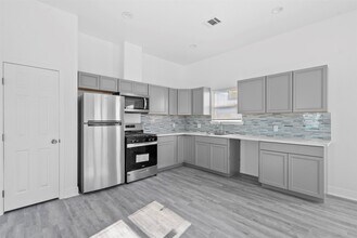 Building Photo - 4620 N Railroad Ave