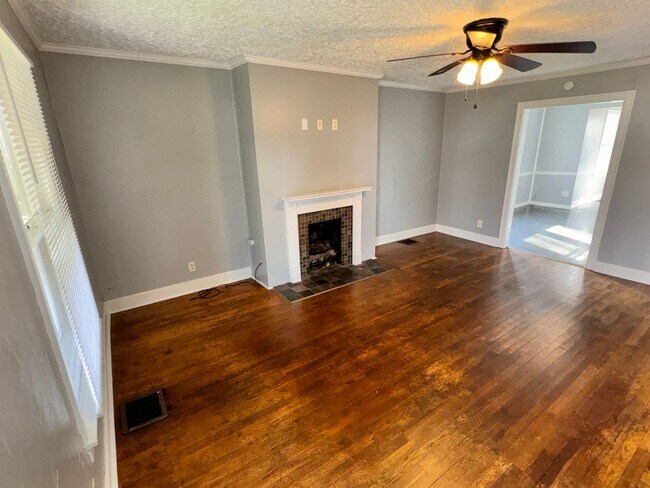 Building Photo - SPRING SPECIAL! Lovely, Remodeled 4 BR Hou...
