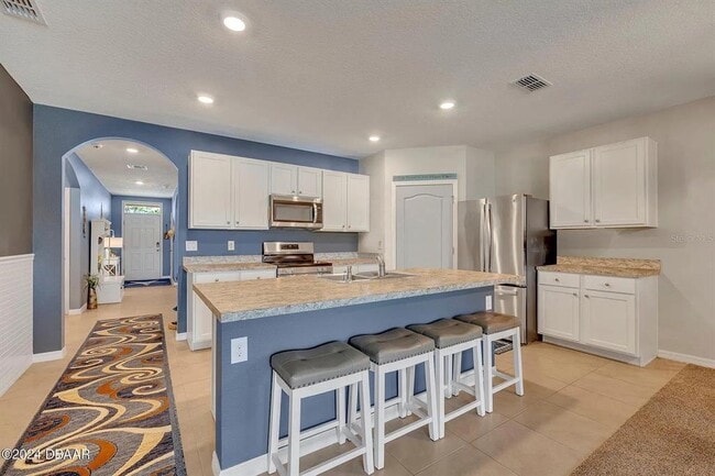 Foto del edificio - 136 Old Mill Pond Rd