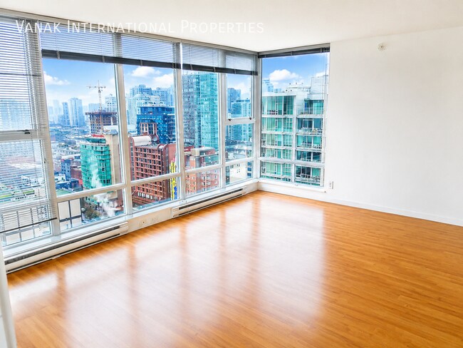 Photo du bâtiment - 2 Bed + Den + Solarium | 2 Bath | Parking | Spectrum