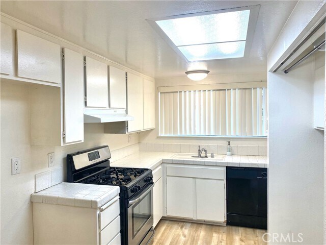 Building Photo - 1180 Las Lomas Dr