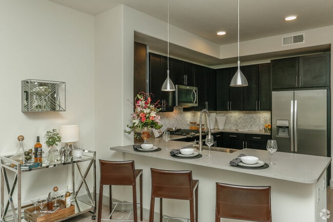 Downtown High-Rise Living – 1 Month Free +... - Downtown High-Rise Living – 1 Month Free +... Apartment