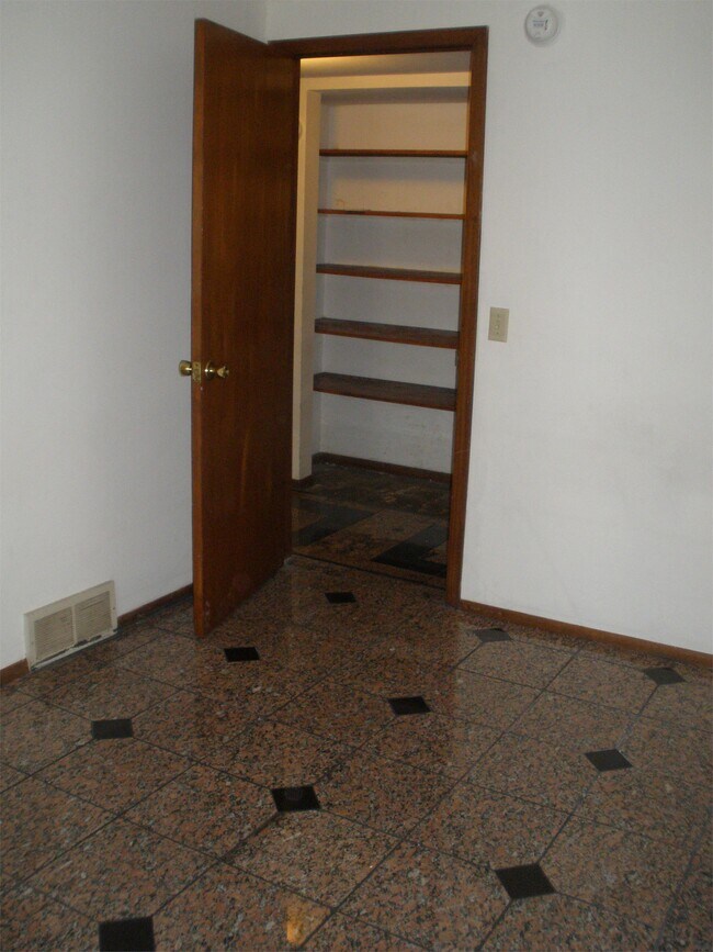 Foto del edificio - 1801 Reetz Rd