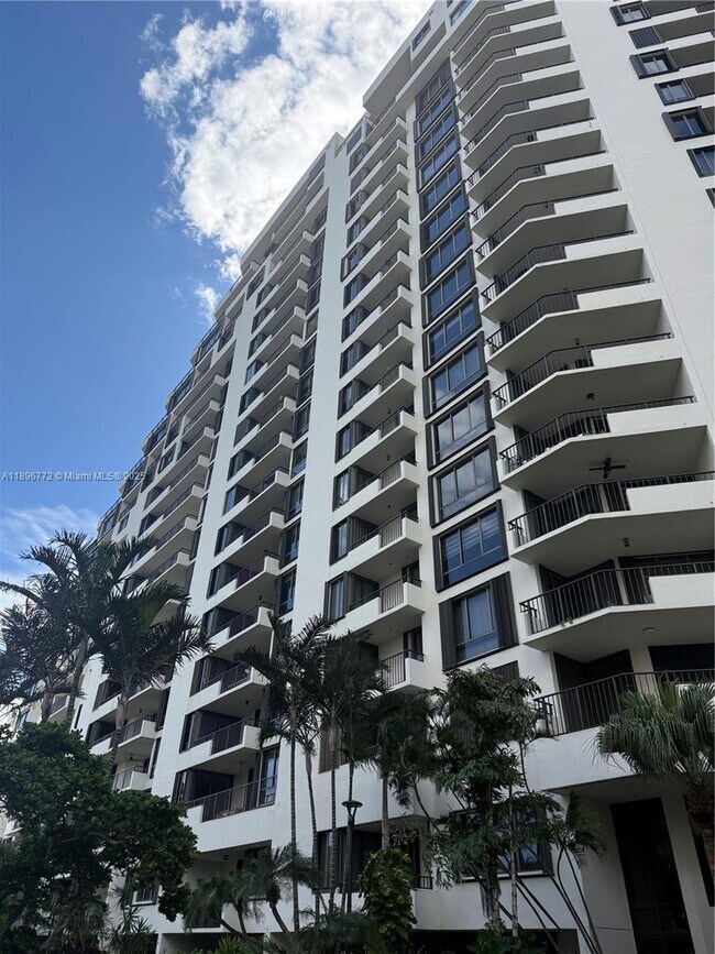Foto del edificio - 520 Brickell Key Dr