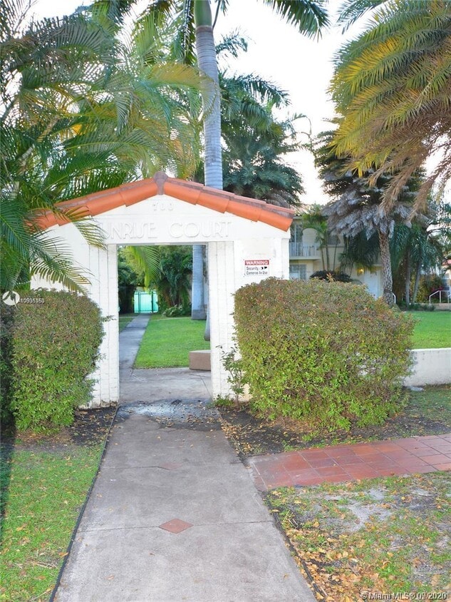 Building Photo - 700  Lenox Ave 6 Miami Beach Fl 33139
