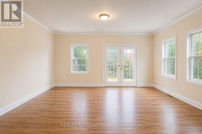 Building Photo - 374 Irene Dr