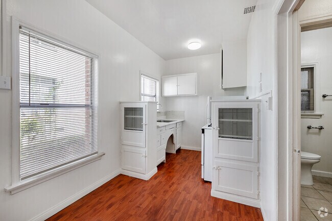 Estudio - 370 pies cuadrados - Cocina - Isabel Apartments, LLC