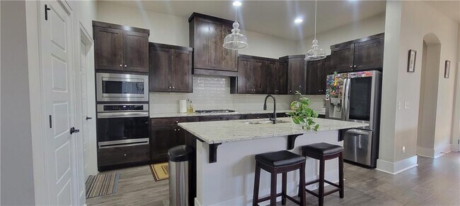 Foto del edificio - 4900 SW Woodvale Rd