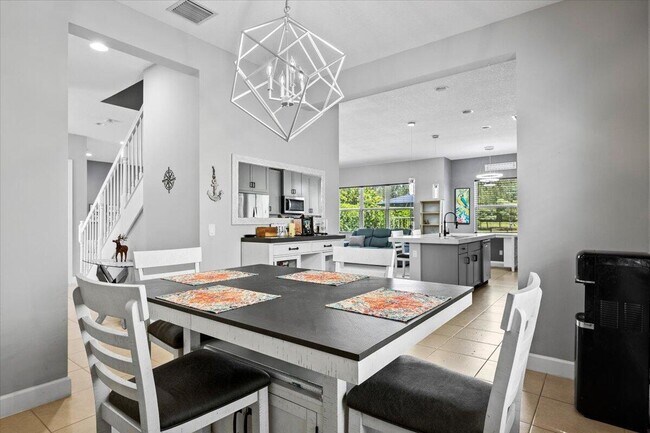 Building Photo - 15406 Goldfinch Cir