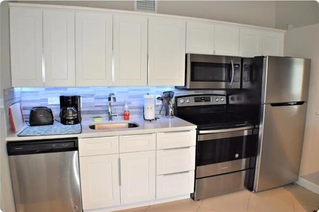Foto del edificio - 4411 E Tradewinds Ave