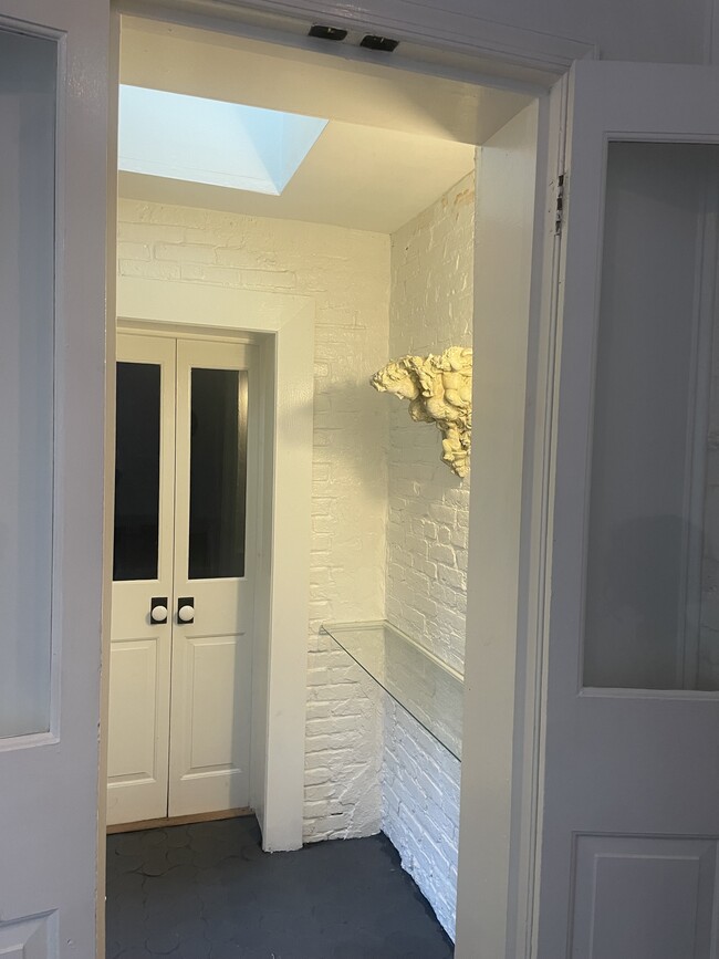 Building Photo - 704 S Bethel St