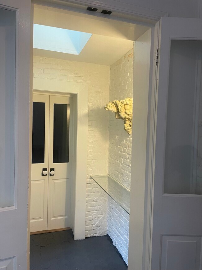 Foto del edificio - 704 S Bethel St