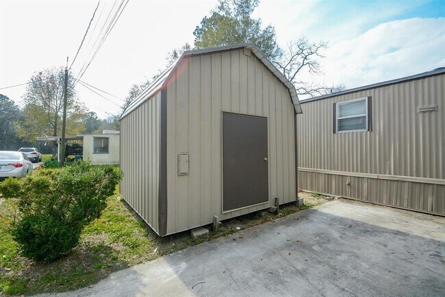 Building Photo - 22594 Cuttler Rd