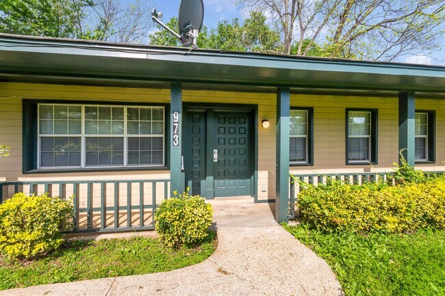 Foto del edificio - 973 Parkwood Ct