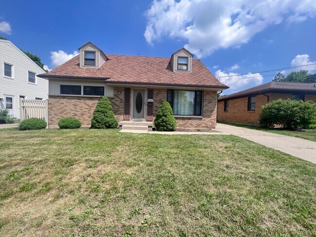 Building Photo - Four Bedroom Home Close to Downtown Grand ...
