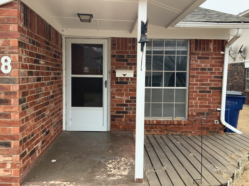 Primary Photo - 308 S Roberts Ave