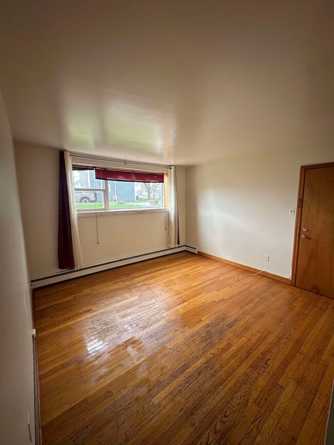 Building Photo - 228 Victoria Rd