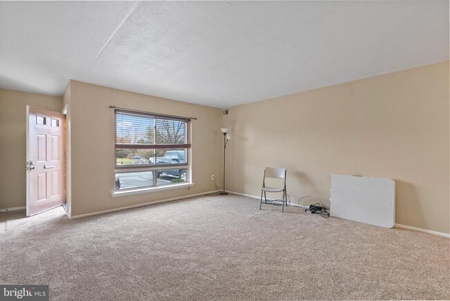 Building Photo - 211 James Ct