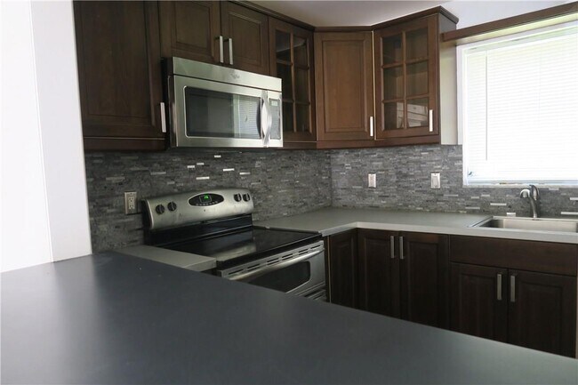 Building Photo - 5371 SW 40th Ave
