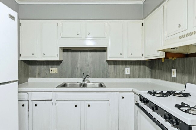 Building Photo - 1610 Court St