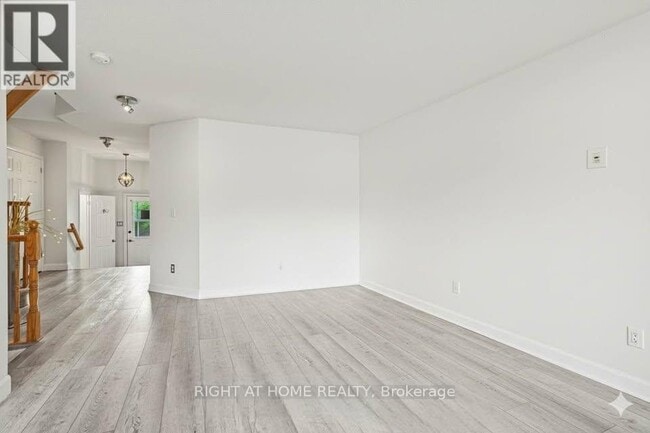 Building Photo - 2064 Dunollie Crescent