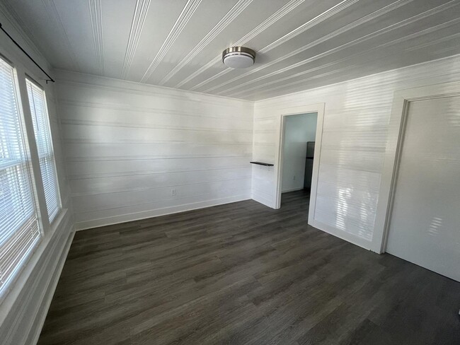 Building Photo - 2530 Francisco Blvd