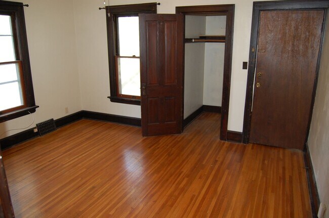 Foto del edificio - 1345 B St