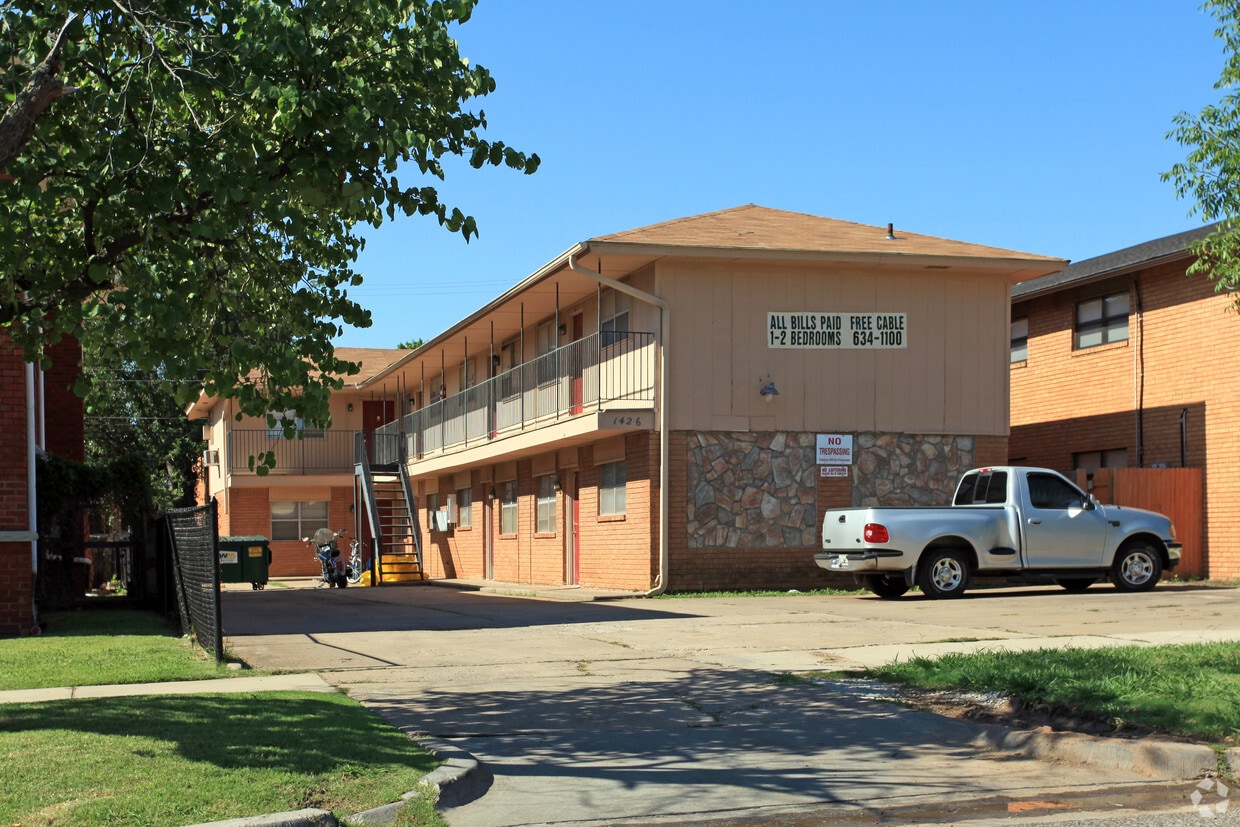 Primary Photo - Randle Apartments