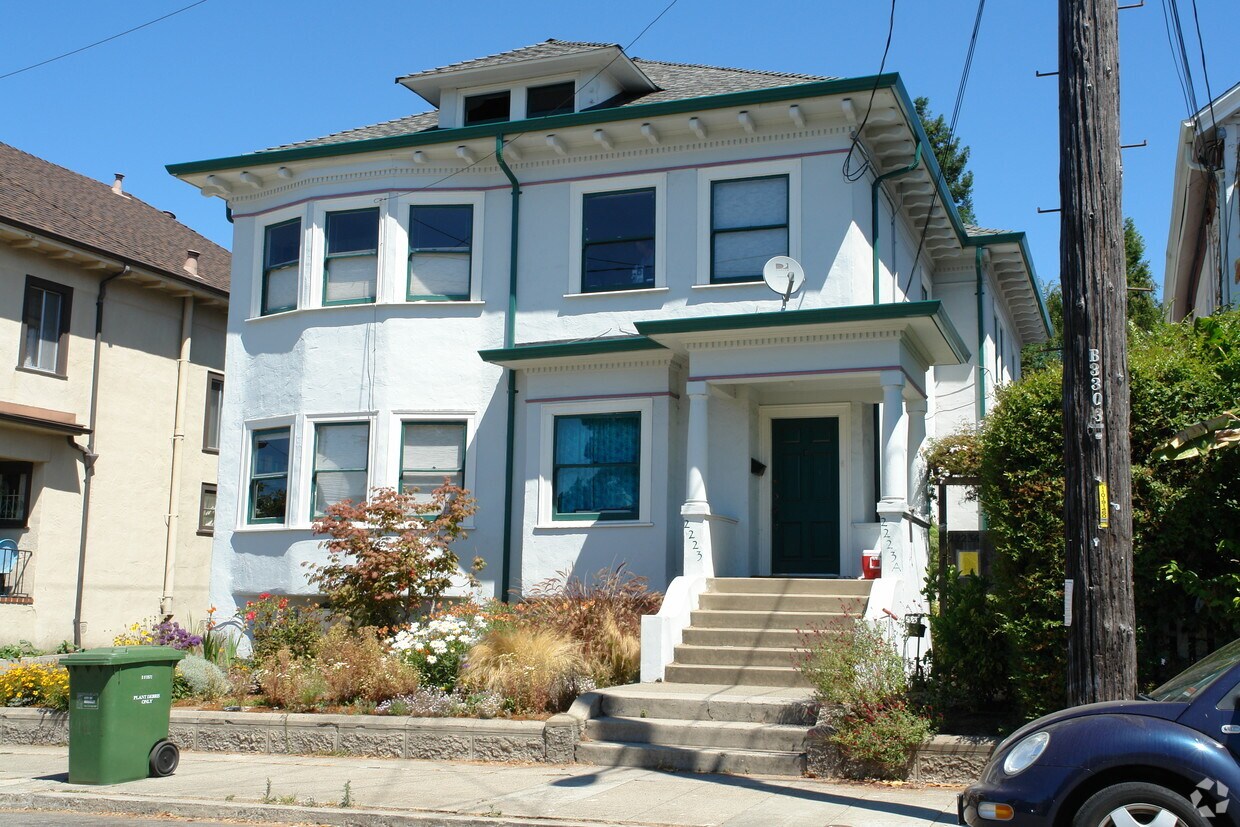 Foto del edificio - 2221-2223 Woolsey St