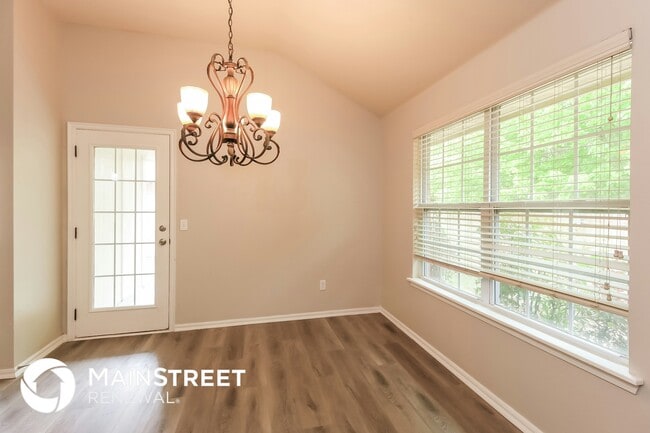 Foto del edificio - 5541 Crooked Creek Rd