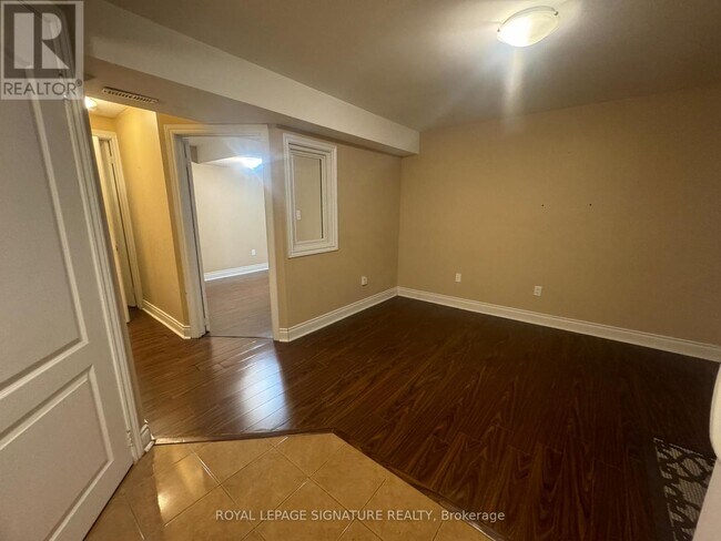 Photo du bâtiment - 427 Comiskey Crescent