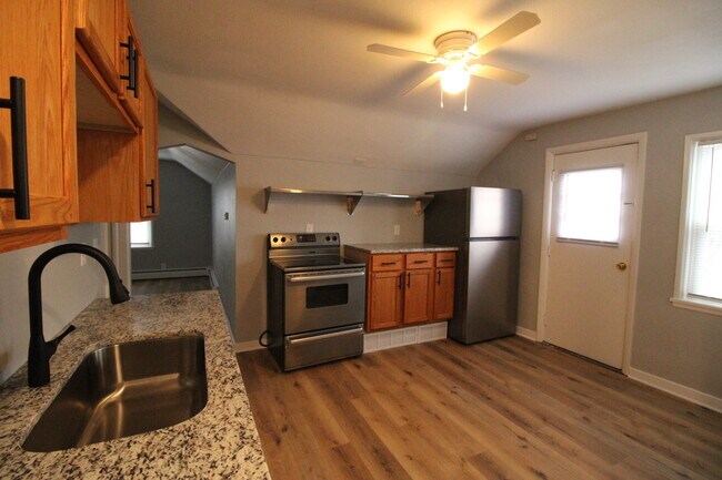 Cocina - 7802 W Forest Home Ave