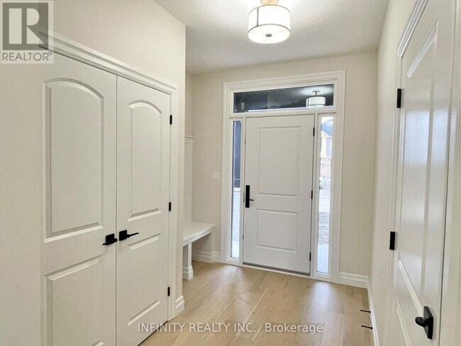 Photo du bâtiment - 220 Bowman Dr.