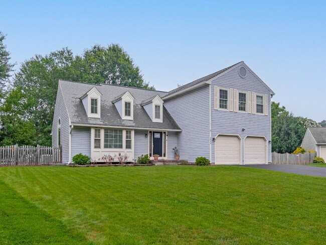 Building Photo - "Stunning 4-Bed Gem with Finished Basement...