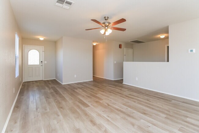 Building Photo - 1006 S Clancy Cir